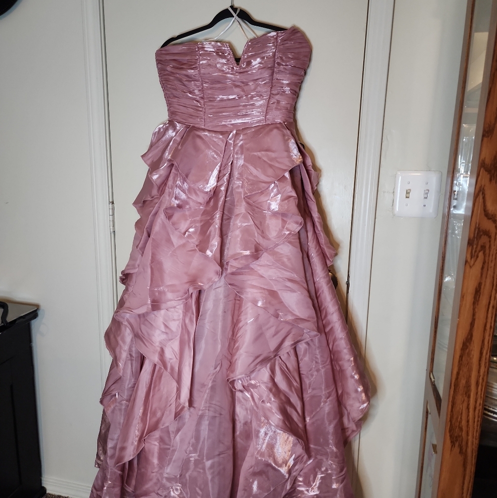 TlC, Say yes , long ruffle dress